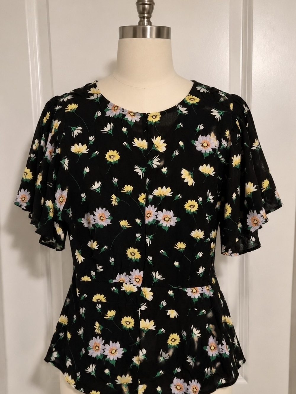 LOFT Size 16 Black Floral Flutter Sleeve Blouse Daisy Print Top